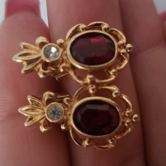 Avon Vintage Pineapple Gold Tone Earrings - Picture 7 of 7